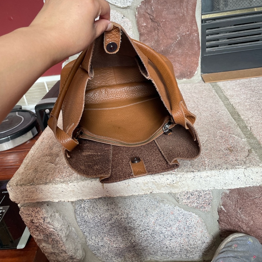 Elegant Brown Leather Tote Bag - Picture 5 of 12
